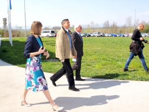 Predsedniku Pahorju sta dobrodošlico izrekla  v.d. direktorice Doma Martina Martinčič in Franc Čebulj , župan občine Cerklje.